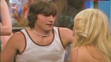8. Jessica Simpson Kissing – That '70S Show