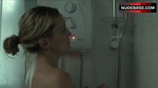 3. Kate Hudson Shows Nude Butt – Good People