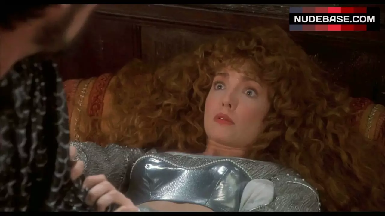 Amy Yasbeck Hot Scene – Robin Hood: Men In Tights (0:17) | NudeBase.com