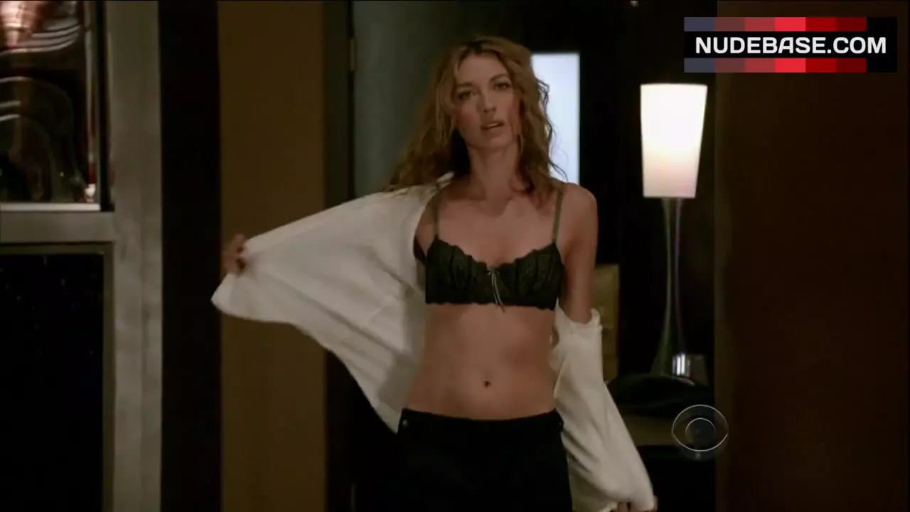 Natalie Zea Lingerie Scene – The Defenders (0:16) | NudeBase.com