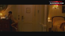 1. Natalie Portman Shows Butt – Hotel Chevalier