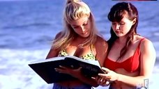 8. Tori Spelling Posing in Bikini – E! True Hollywood Story