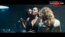 5. Oksana Borbat Shows Boobs in Lesbi Scene – Return To House On Haunted Hill
