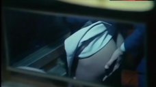 4. Florence Guein Shows her Butt – Top Model