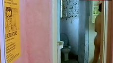 4. Christine Boisson Naked on Toilet – Identificazione Di Una Donna