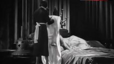 2. Greta Garbo Hot Scene – Mata Hari