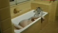 4. Erika Blanc Unconscious in Bathtub – Amore E Morte Nel Giardino Degli Dei