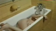 5. Erika Blanc Unconscious in Bathtub – Amore E Morte Nel Giardino Degli Dei