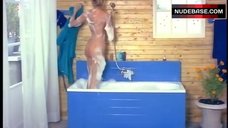Gloria Guida Naked Gets Out of Bathtub – La Liceale, Il Diavolo E L'Acquasanta