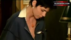 10. Elisabeth Bourgine Flashes Nipples – Cours Prive