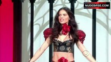 3. Adriana Lima Lingerie Scene – The Victoria'S Secret Fashion Show 2010