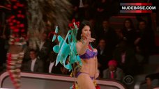 5. Adriana Lima Sexy in Violet Bra and Panties – The Victoria'S Secret Fashion Show 2016