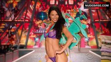 8. Adriana Lima Sexy in Violet Bra and Panties – The Victoria'S Secret Fashion Show 2016