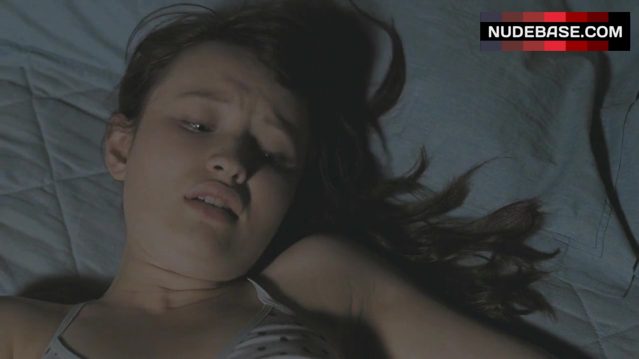 Emily Browning Lesbian Scene – The Uninvited