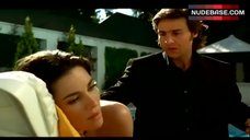 7. Manuela Arcuri Exposed Tits – Cosa De Brujas