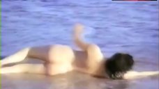 1. Tina Sportolaro Full Naked on Beach – Femmes