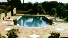 8. Evelyne Bouix Exposed Boobs – Chacun Chez Soi