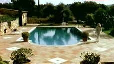 9. Evelyne Bouix Exposed Boobs – Chacun Chez Soi