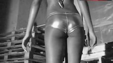 10. Nikki Johnson Bikini Scene – Modus Operandi