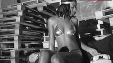 9. Nikki Johnson Bikini Scene – Modus Operandi