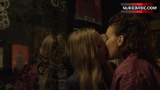 4. Portia Doubleday Lesbian Kissing – Mr. Robot