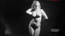 Gigi Darlene Bare Tits and Butt – The Sexploiters