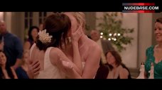 3. Katherine Heigl Lesbian Kissing – Jenny'S Wedding
