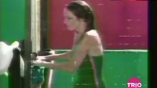 4. Catherine Bach in Swim Suit – Battle Of The Network Stars