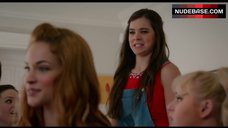 7. Alexis Knapp Hot Scene – Pitch Perfect 2