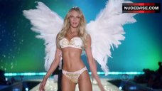 3. Candice Swanepoel in Lingerie with Angel Wings – The Victoria'S Secret Fashion Show 2010