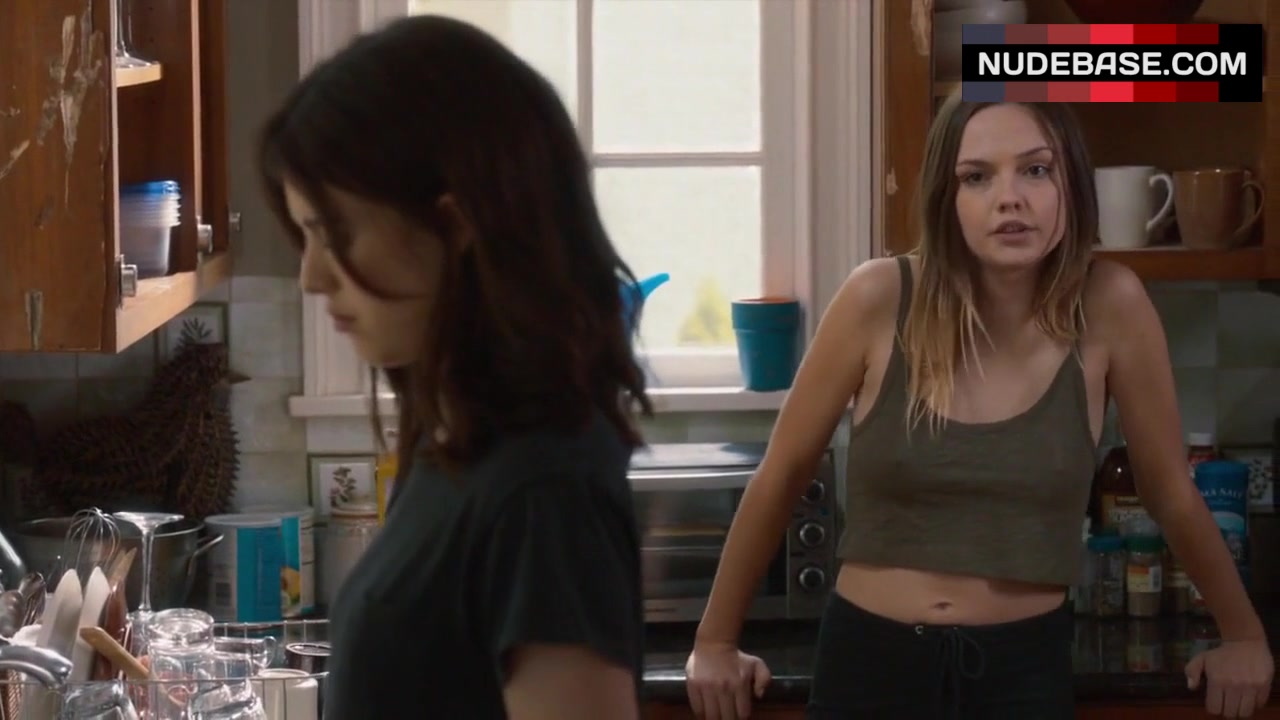 Emily Meade Hard Nipples – The Leftovers (0:49) | NudeBase.com