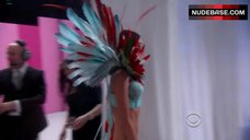 10. Lindsay Ellingson Shows Underwear – The Victoria'S Secret Fashion Show 2013