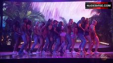 7. Nicki Minaj Spreads her Legs – The American Music Awards