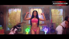 4. Nicki Minaj Shows Butt in Thong – Anaconda