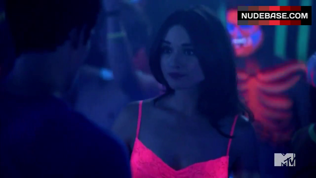 Crystal Reed in Lingerie – Teen Wolf (0:28) | NudeBase.com