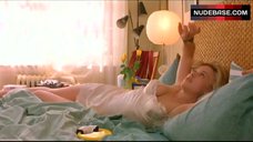 6. Patricia Arquette No Bra – Flirting With Disaster