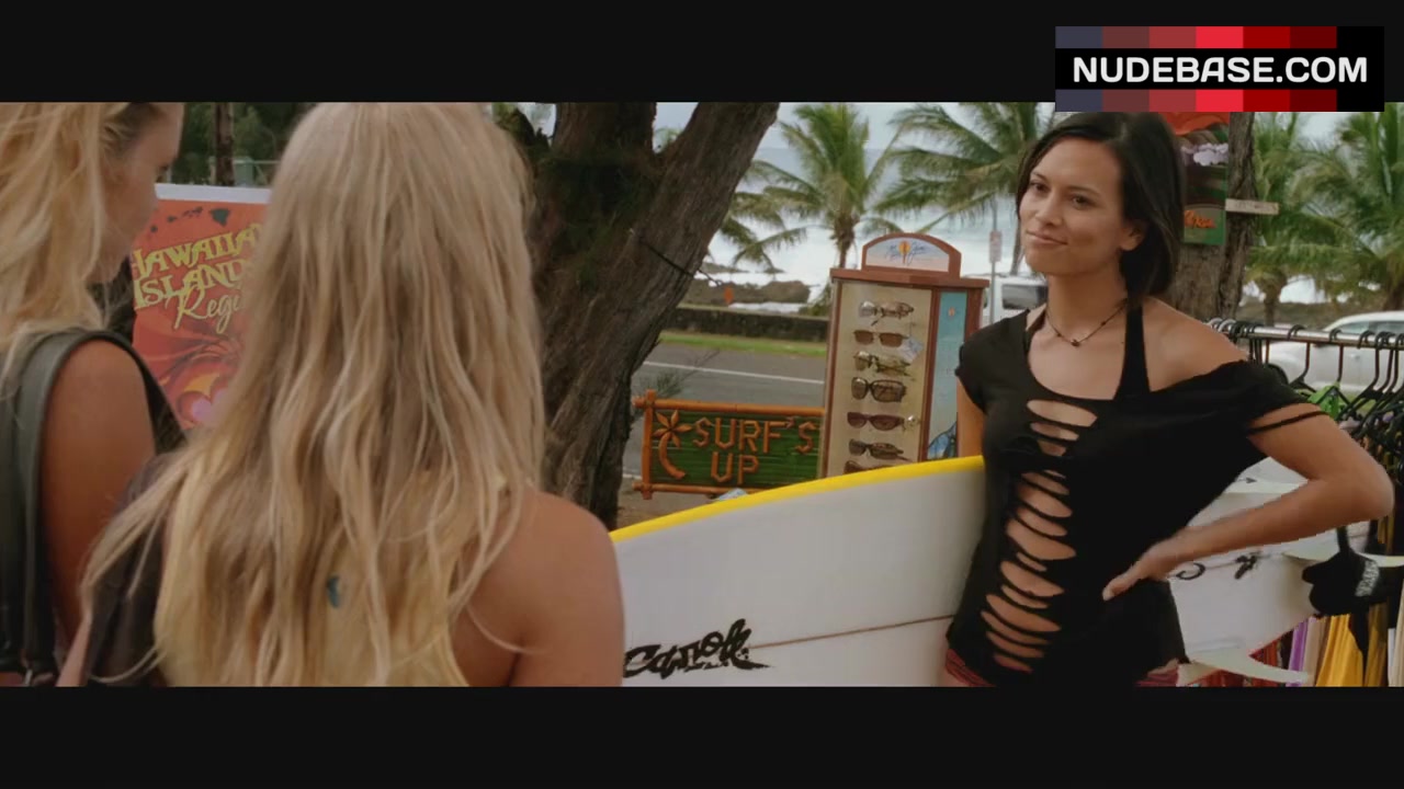 Sonya Balmores Bikini Scene – Soul Surfer (0:13) | NudeBase.com