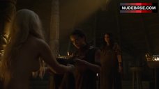 Emilia Clarke Flashes Naked Tits – Game Of Thrones