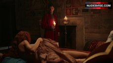 10. Sarah Felberbaum Flashes Tits and Ass – Medici: Masters Of Florence