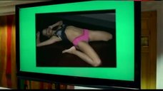 2. Elarica Gallacher Shows Underwear – Chatroom