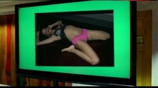 Elarica Gallacher Shows Underwear – Chatroom