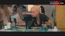 6. Anna Faris Cleavage – Observe And Report