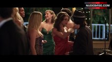 4. Dreama Walker Lesbian Kiss – Date And Switch