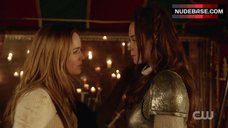 9. Caity Lotz Lesbian Kiss – Dc'S Legends Of Tomorrow