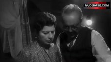 1. Tattiawna Jones Shows Boobs – Keyhole