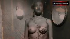 10. Tattiawna Jones Shows Boobs – Keyhole