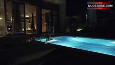 6. Karolina Lodyga Topless in Pool – Kommissarin Heller: Hitzschlag