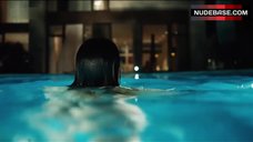 8. Karolina Lodyga Topless in Pool – Kommissarin Heller: Hitzschlag