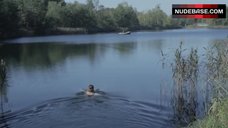 7. Amelie Kiefer Hot Scene – Kaptn Oskar