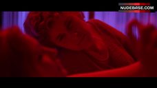 9. Anna Konig Lesbian Oral Sex – Wetlands